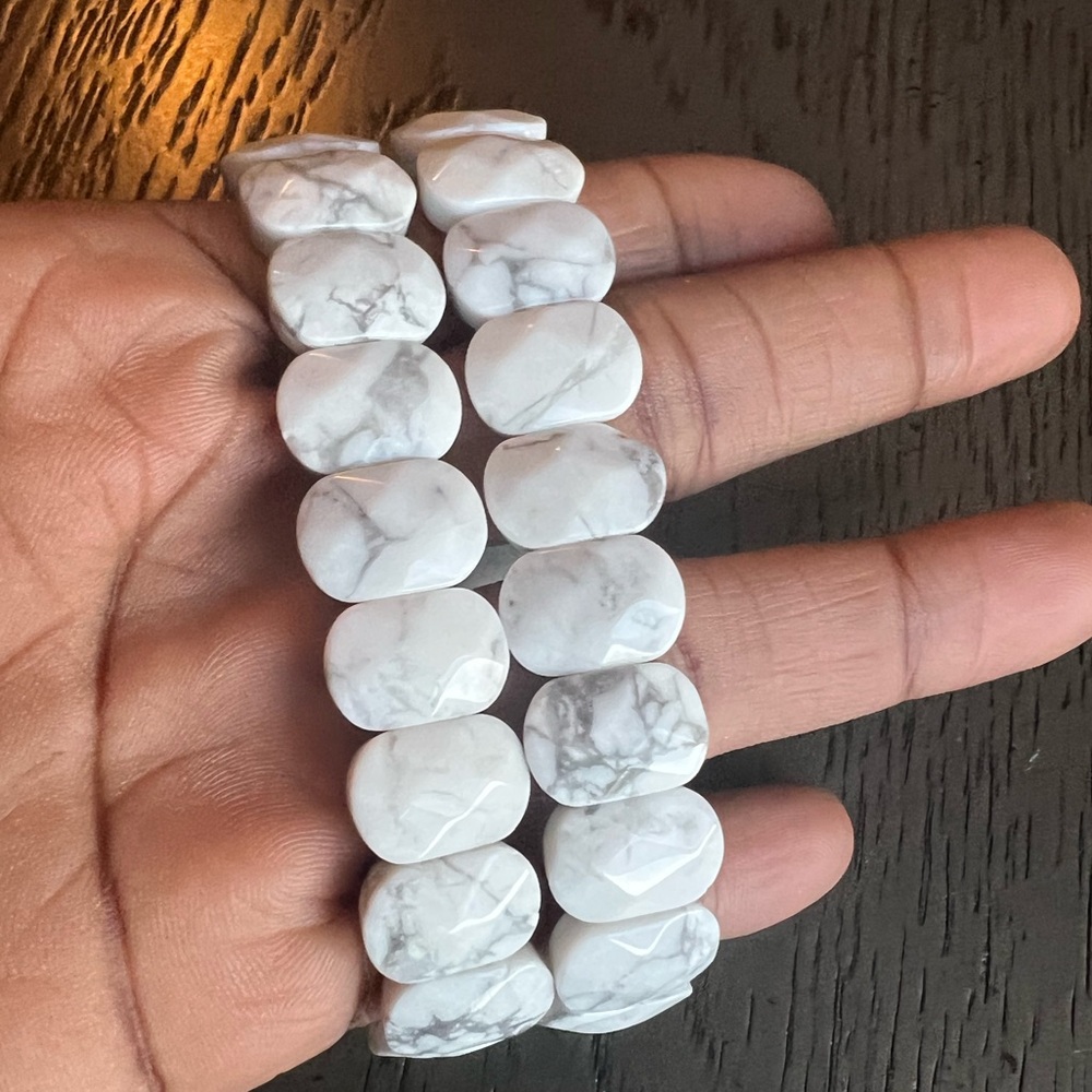 Howlite soft bangle - Picture 4 of 4